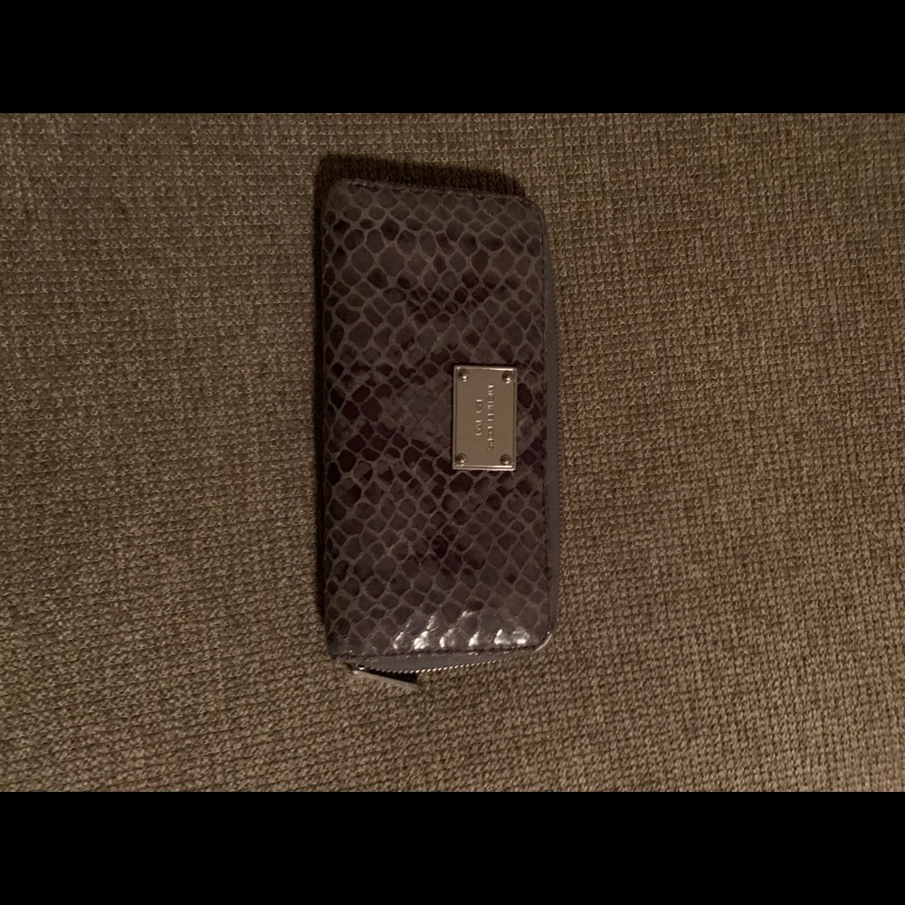 Michael Kors zipper wallet